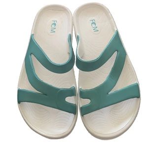 FCM Island Surf company white Sandals slides M7 W9